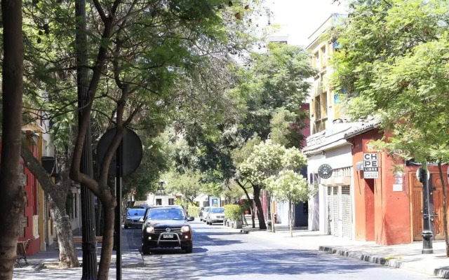 UH ApartHotel Lastarria 70