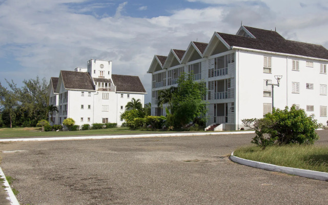 Отель Seacastles Exora Beach Suite Ямайка, Монтего-Бей - отзывы, цены и фото номеров - забронировать отель Seacastles Exora Beach Suite онлайн вид на фасад