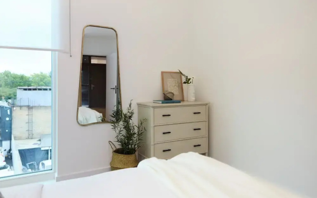 The Tottenham Retreat - Homely 2BDR Flat with Balcony