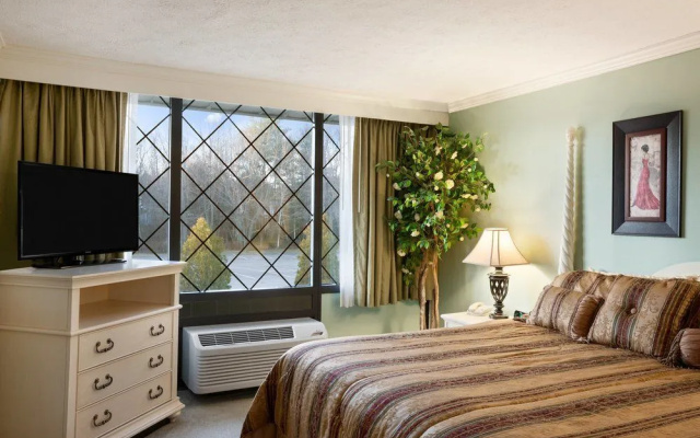 Ramada Lewiston Hotel & Conference Center