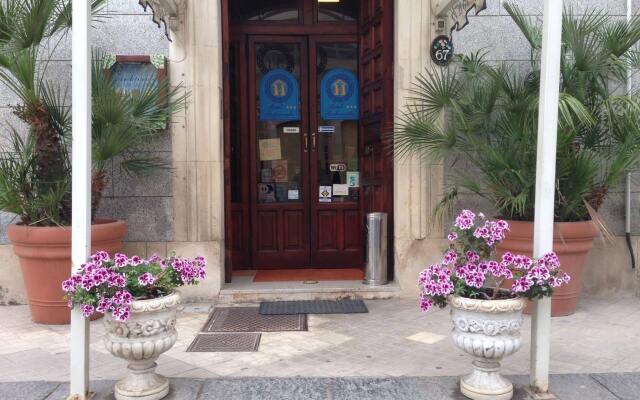 Hotel Archimede Ortigia Сиракуза вид на фасад
