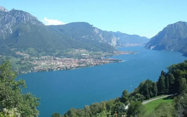Como Lake Holiday Home