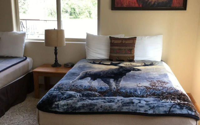 Twin Peaks Lodge and RV Park