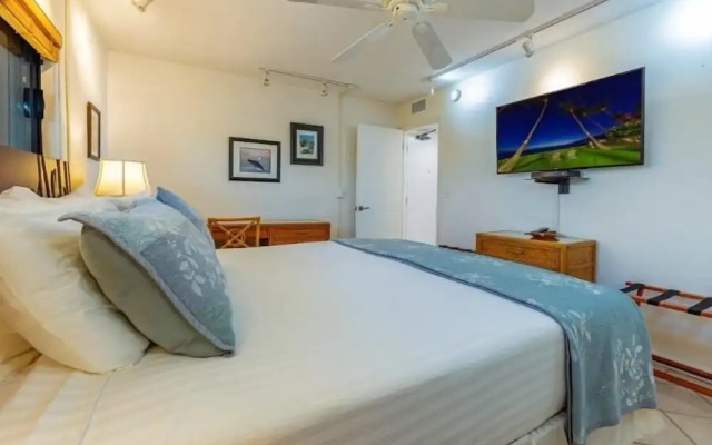 Kihei Beach #504 1 Bedroom Condo by RedAwning