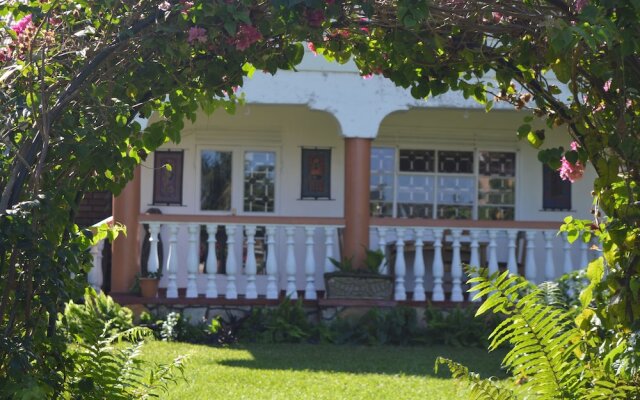 Colonial Residence in Entebbe, Uganda from 71$, photos, reviews - zenhotels.com hotel front