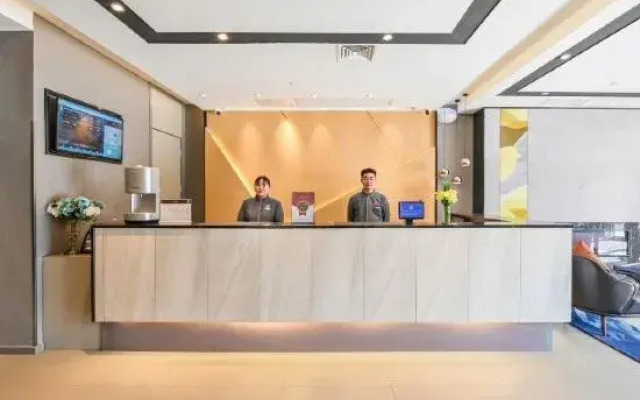 Homeinn Selected Hotel (Wuhan High-speed Railway Station)