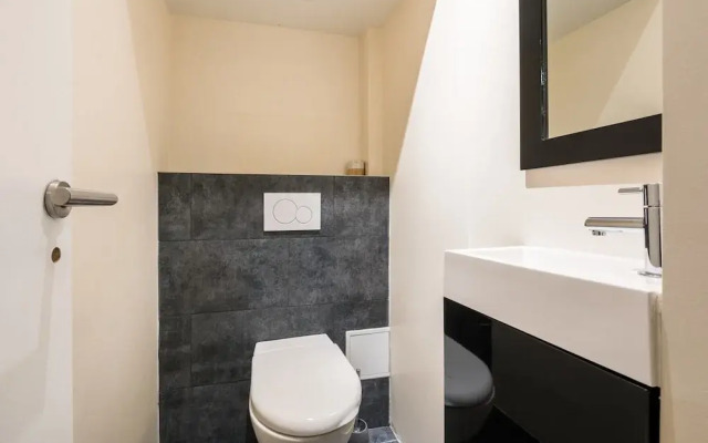 Spacious Apartment With 2 Rooms