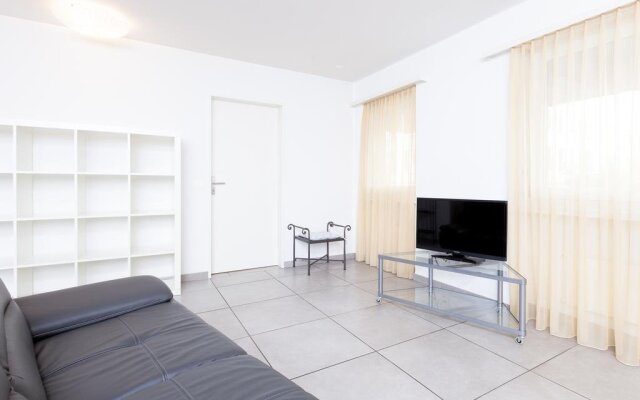 Апартаменты Apartments Swiss Star Sihlfeld комната для гостей