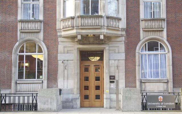 Отель College Hall / University of London вид на фасад