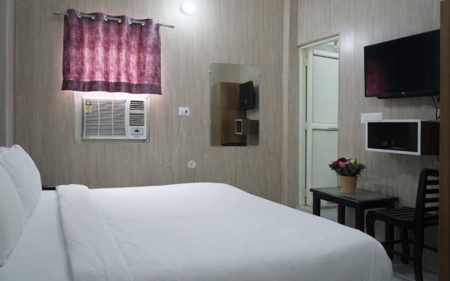 Hotel Govind Palace Near Ganga