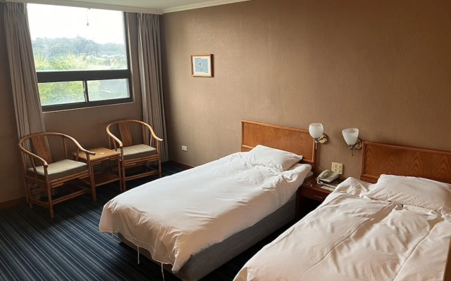 Kinsa Holiday Hotel
