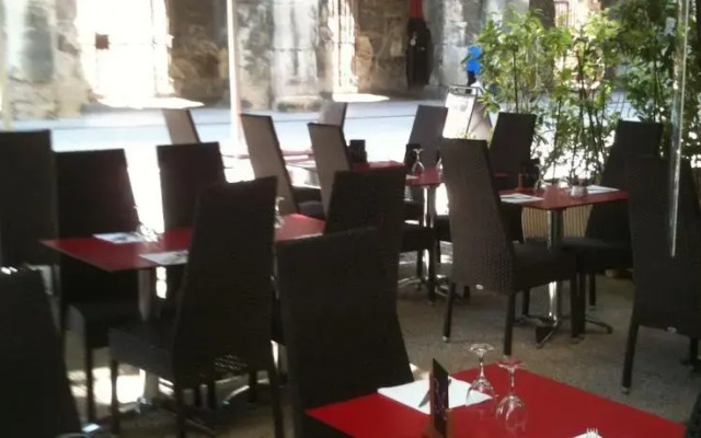 Hôtel Brasserie des Arènes