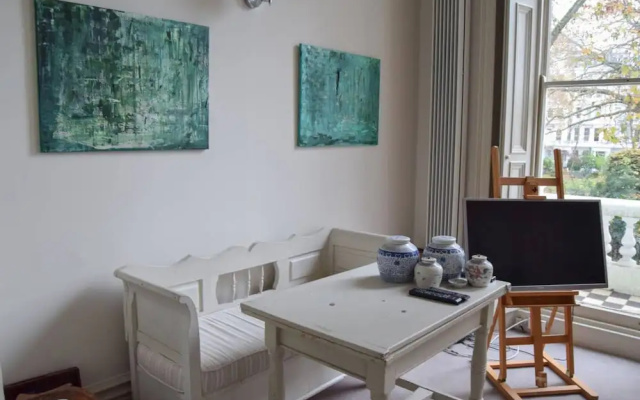 Elegant 1 Bedroom Mezzanine Overlooking Square