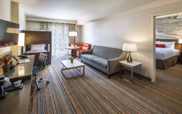 Courtyard by Marriott Anaheim Theme Park Entrance