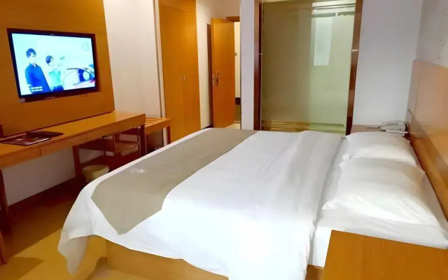 GreenTree Inn Fuyang Technician College