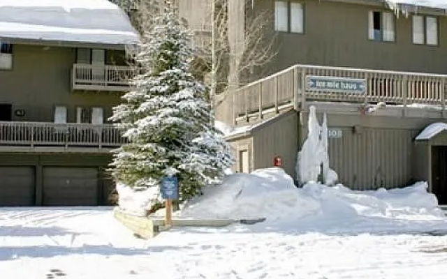 Ten Mile Haus by Copper Vacations