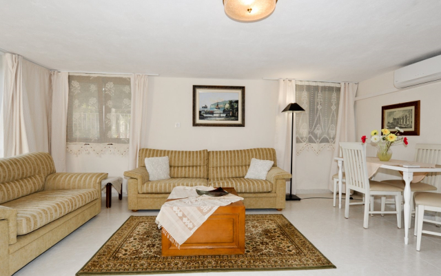 Elizabeth Home - Nea Moudania Halkidiki