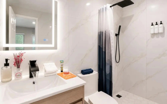 Modern Studio Private Parking Near Beach