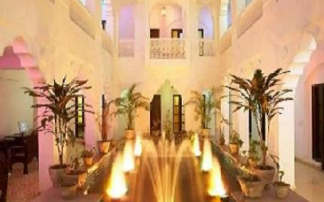 Jyoti Mahal A Royal Heritage Hotel - 5 Mins from New Delhi Railway station & 2Mins From Metro