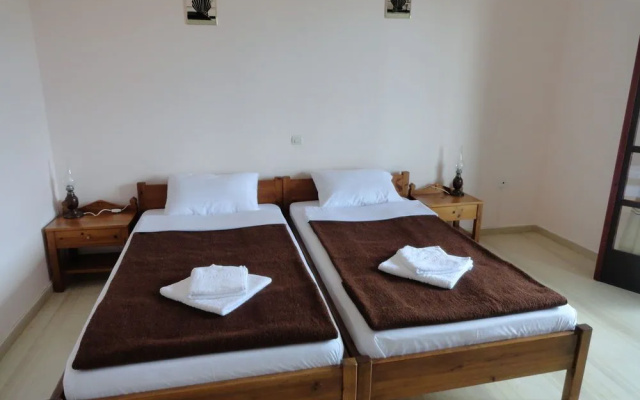 Santa Maria Studios & Apartments