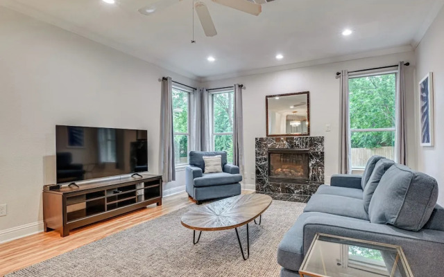 Fire Pit + Spacious Yard: Irving Family Home