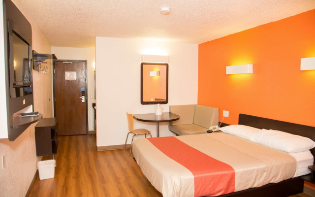 Motel 6 Omaha, NE