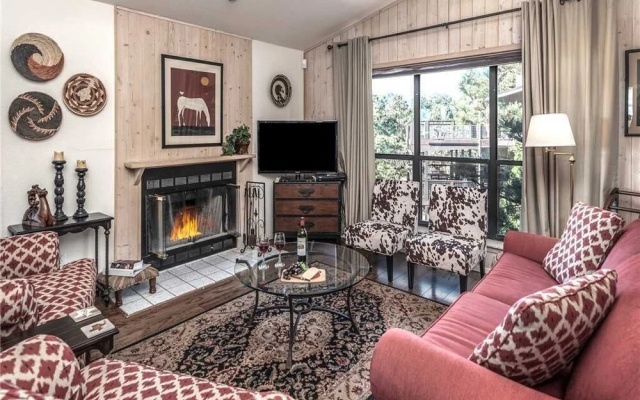 Sierra Lake Vista - Four Bedroom Cabin with Hot Tub