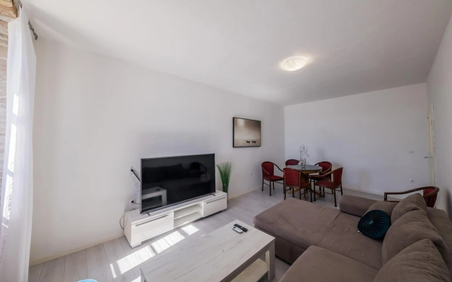 A1 - Spacious apt on the Seafront With Terrace