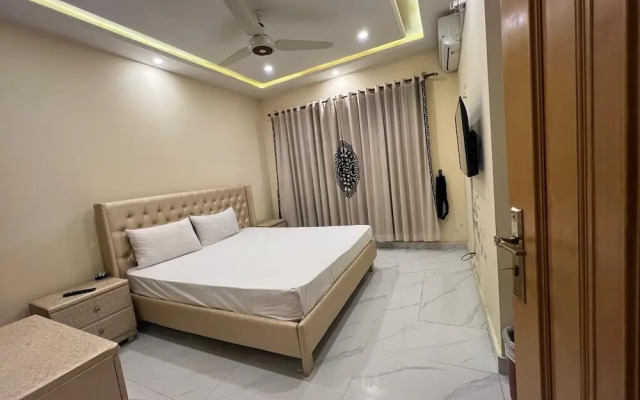 Lavish Guest House G-8