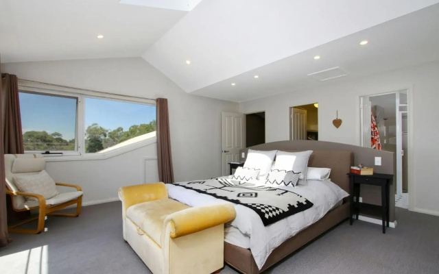 Crowes Nest 1
