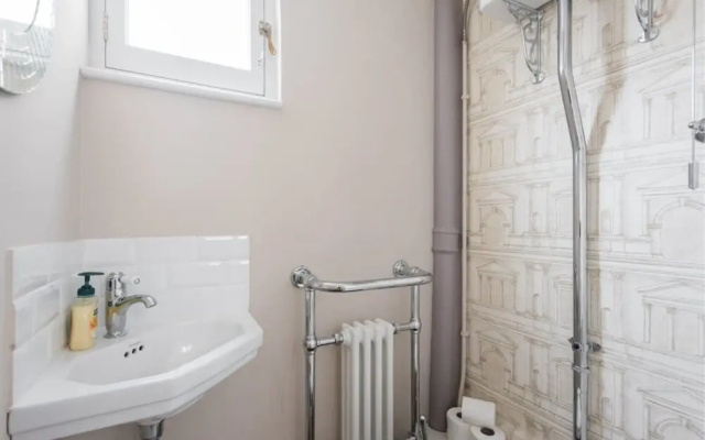 The Prince George Townhouse - Gorgeous 5bdr Townhouse