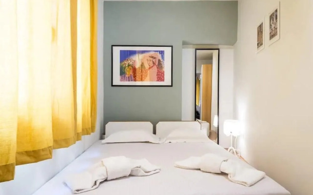 Downtown urban flat for 4 people in Plaka
