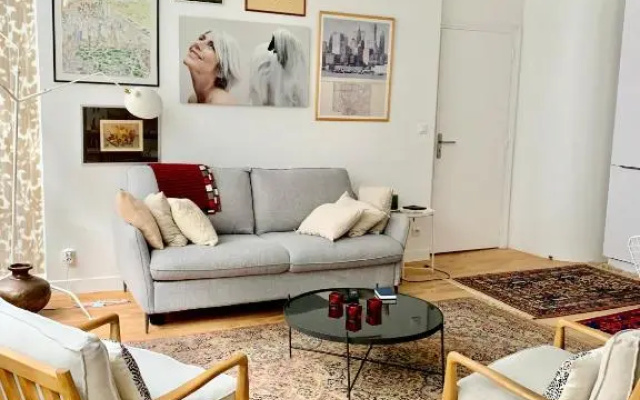 Top cozy apartment in the Upper Marais Area