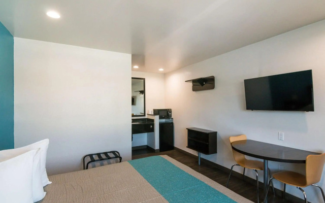 Motel 6 South El Monte, CA - Los Angeles