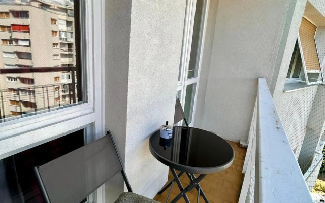 Bright and Charming Studio Apartment