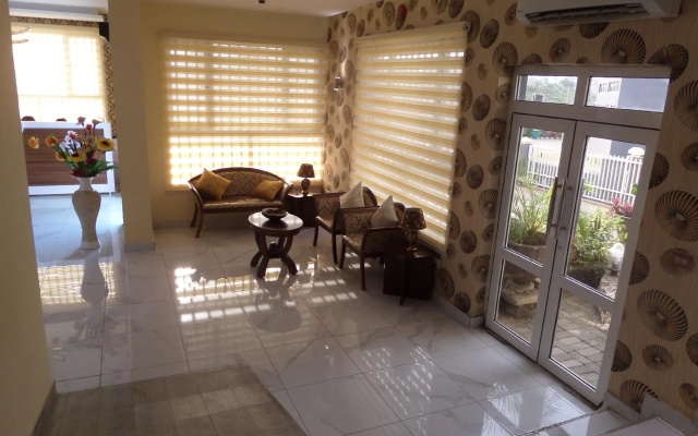 Отель Providence Suites