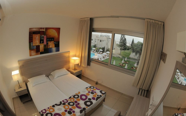 Frixos Suites Hotel Apartments