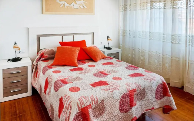 Amazing apartment in Fisterra with 4 Bedrooms and WiFi