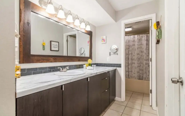 The Cozy Hideaway Stay for 6