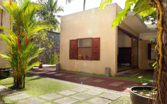 Modern Beach Villa With Roof Terrace