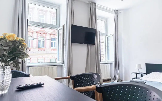 Bright 2BR Flat Near Westbahnhof