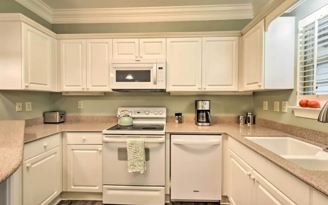 Sunny Clayton Condo on Kingwood Golf Course!