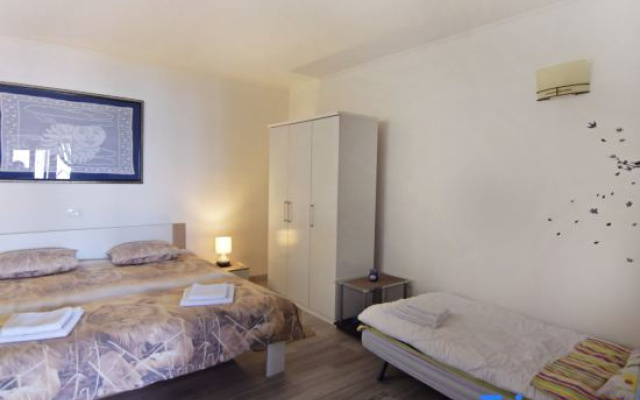Sea-view studio in a quiet area