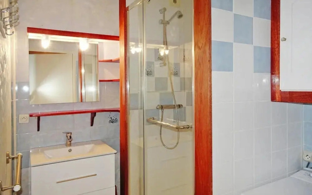 Apartment in St Quay Near Seven Beaches