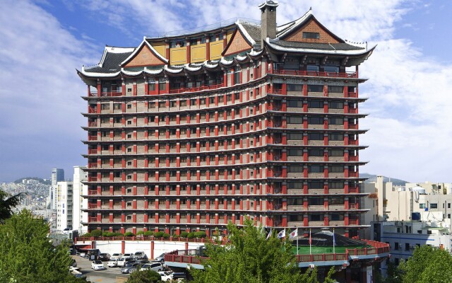 Commodore Hotel Busan вид на фасад
