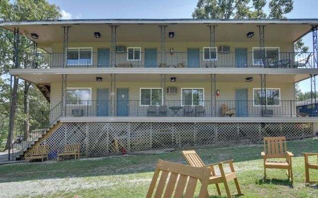 Table Rock Lake Condo: Community Dock & Pool