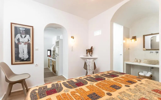 White Luxurious Apartment IΙI