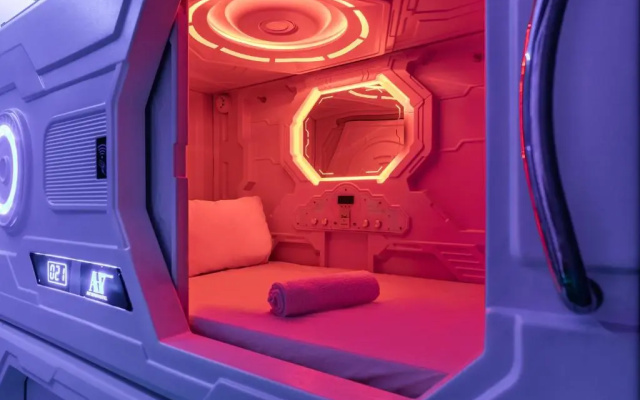 Art Seven Hostel Capsules