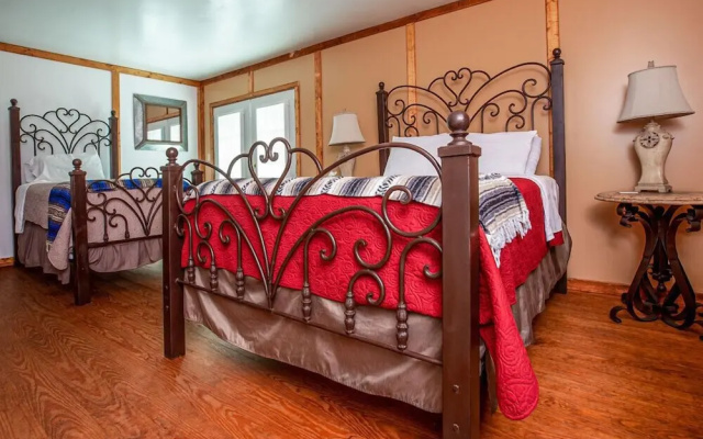 Round Top Hotel
