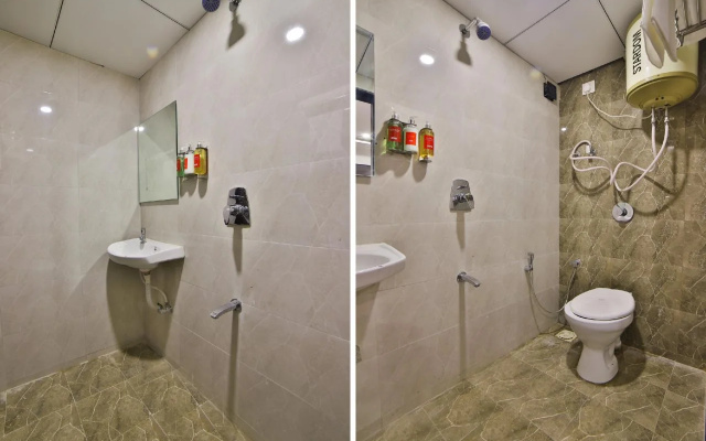 Hotel Blue Trio By OYO Rooms